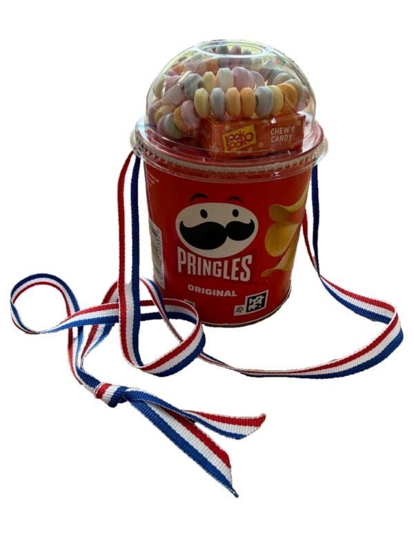 Pringles Naturel met Snoep aan Lint