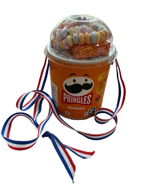 Pringles Paprika met Snoep aan Lint